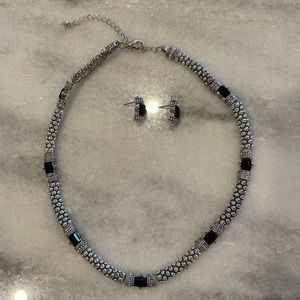 ✨Necklace/Earrings Set✨